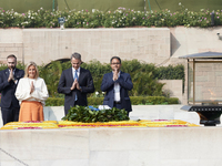 Ο Κυριάκος Μητσοτάκης μαζί με τη σύζυγό ...