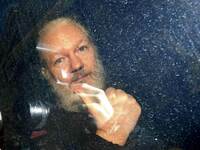 Τζούλιαν Ασάνζ: Ο θαρραλέος σταυροφόρος ...