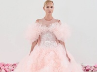 Mαρία Ολυμπία, Παρίσι: «Εκλεισε» σαν ροζ...