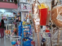 Λαμπάδα κλαρίνο, σουβλάκι, δεινόσαυρος.....