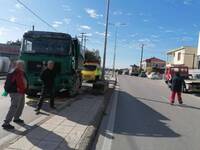 Πάτρα: Τροχαίο ΙΧ με φορτηγό στην Παραλία