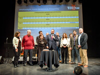 Σε ασφυκτικά γεμάτη αίθουσα η εκδήλωση τ...