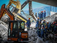 Κατάρρευση γέφυρας στην Πάτρα: Συγκλονισ...