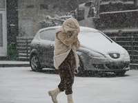 Καιρός: Χιονίζει στα βόρεια προάστια της...