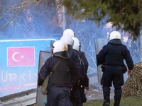 SMS από την κυβέρνηση: «No one can cross...