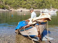 Ο Ιανός διέλυσε την ξύλινη βάρκα του καπ...