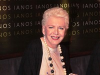 Η Έλενα Ακρίτα δίνει την καλύτερη απάντη...