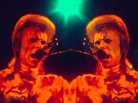 "Moonage Daydream" με David Bo...