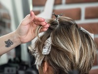 Ανοίγουν Σάββατο ή Κυριακή  τα κομμωτήρι...