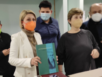 Εκατό σπάνιες εκδόσεις βιβλίων δώρισε στ...