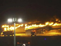 Ιαπωνία: Η στιγμή που το αεροπλάνο κόβετ...