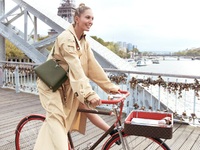 Mαρία Ολυμπία: Βολτάρει στο Παρίσι με τι...