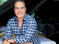 Πασίγνωστος ηθοποιός συστηνόταν ως "...