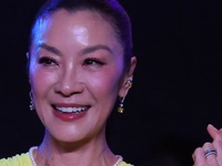 Η βραβευμένη με Όσκαρ, Μισέλ Γεό κατέκτη...