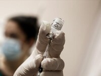 Υποχρεωτικός εμβολιασμός: Τα σενάρια που...