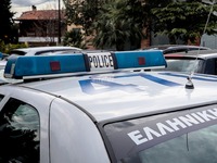 Αστυνομικός πυροβόλησε και σκότωσε τη γυ...