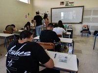 Πανελλήνιες 2022: Τι επιτρέπεται να έχου...