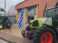 Αγρότες πριν την κρίσιμη σύσκεψη στη Νίκ...