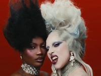 Lady Gaga και Doechii τραγουδούν και χορ...