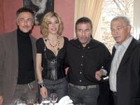 Με συντελεστές της σειράς 