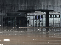 Βούλιαξε λεωφορείο σε «λίμνη» ανισόπεδου...