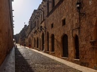 Περίπατος στη μαγευτική μεσαιωνική πόλη της Ρόδου