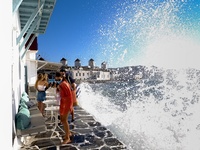 Μύκονος: Δώρο 150 ευρώ από επιχειρηματίε...