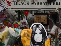 Ozzy Osbourne: Το Μπέρμιγχαμ αποχαιρετά ...