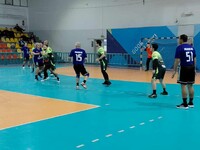 Δύο νίκες για άνδρες και γυναίκες της Ακ...