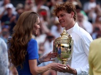 Κέιτ Μίντλετον: Το κύπελο του Wimbledon ...