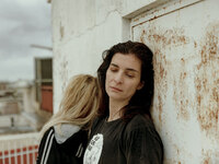 Η Αντιγόνη Κουλουκάκου παίζει στο έργο &...