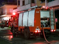 Τώρα! Φούντωσε δέντρο στην πλατεία Όλγας