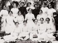 Το Best ξεφυλλίζει το άλμπουμ των Πατριν...