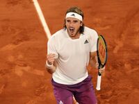 Θρίαμβος Τσιτσιπά- Χόρεψε... συρτάκι στο...