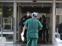 Σε αναστολή ανεμβολίαστος γιατρός του δή...