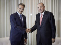 Συνάντηση Μητσοτάκη - Ερντογάν: Ποιοι υπ...