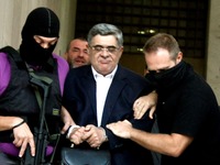 Με τι ποινές απειλούνται οι χρυσαυγίτες ...