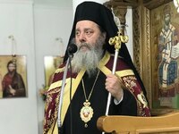 Στον πανηγυρίζοντα ιερό ναό των Αγ. Θεοδ...