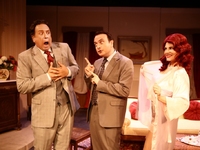 Ο Χάρης Ρώμας στο ρόλο του Κλέαρχου-Βασί...