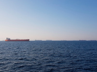 Στα Στενά του Ορμούζ παραμένουν εγκλωβισ...