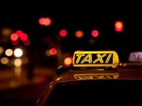 Ομόνοια: Οδηγός ταξί επιτέθηκε με μαχαίρ...