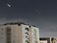 Επίθεση Ιράν στο Ισραήλ: «Πύραυλος έπεσε...