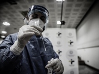 Εφιάλτης με 8.613 νέες μολύνσεις – «Καλπ...