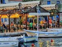 Τριζόνια: Το μοναδικό κατοικημένο νησί τ...