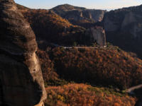 Μετέωρα: Μεταξύ ουρανού και γης, ένα σπά...