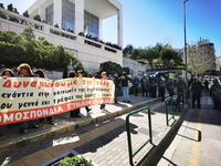 Κολωνός: Ένταση έξω από τα δικαστήρια εν...