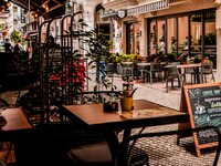 Πάτρα: Στα «δύο» οι καταστηματάρχες της ...