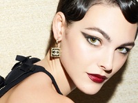 Μetallics, μαύρο, κόκκινο: Η Βιττόρια Τσ...