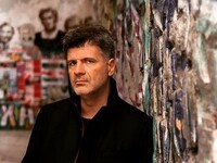 Φοίβος Δεληβοριάς: «Τα τραπ τραγούδια εί...