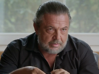 Να μ’ αγαπάς: Ο Θεόφιλος παίζει το χαρτί...